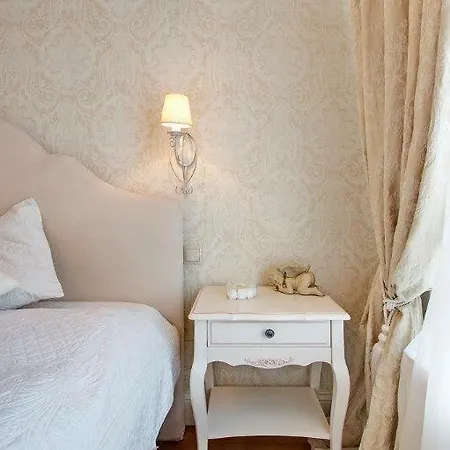 Authentic & Stylish Ozas Apartment Wilna