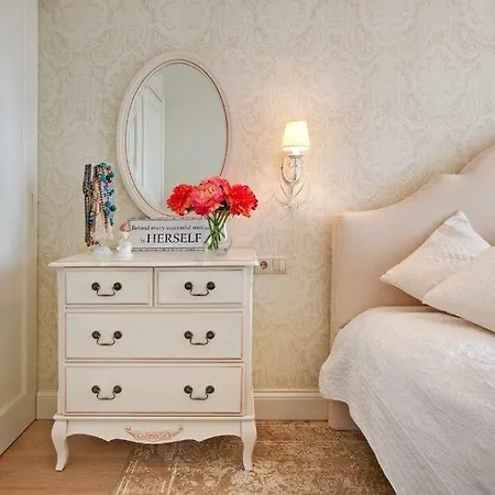 Authentic & Stylish Ozas Apartment Wilna